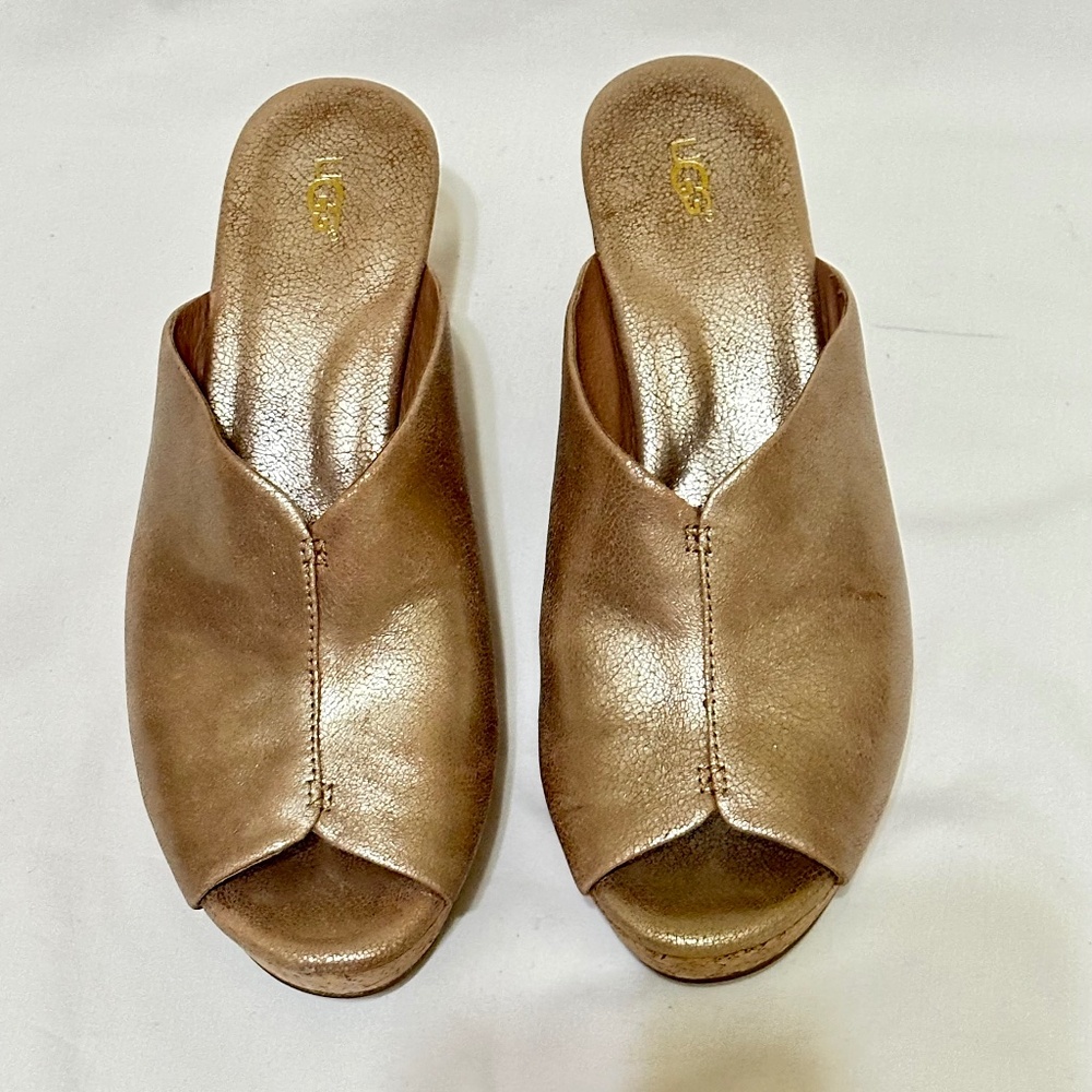 UGG Wedge Platforms Gold Sz 8.5 Cork
